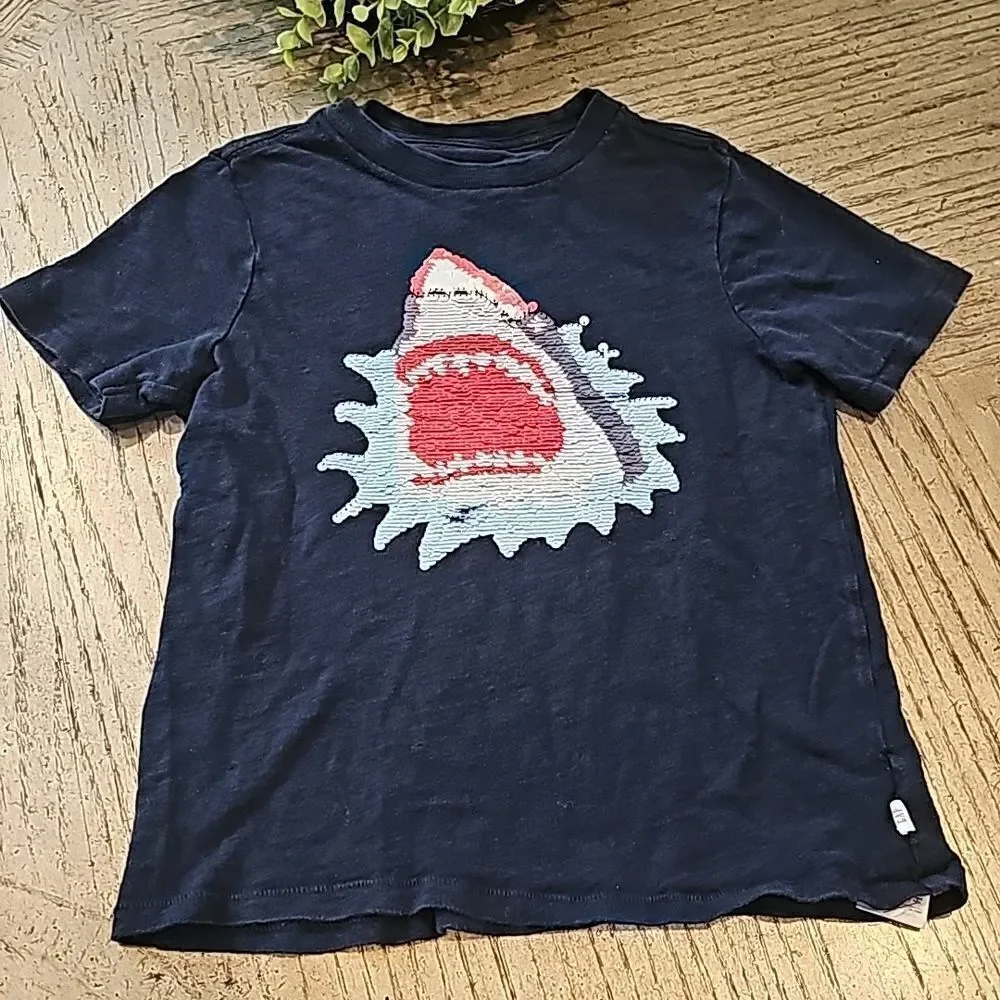 Gap shark sequin t shirt size S boys navy